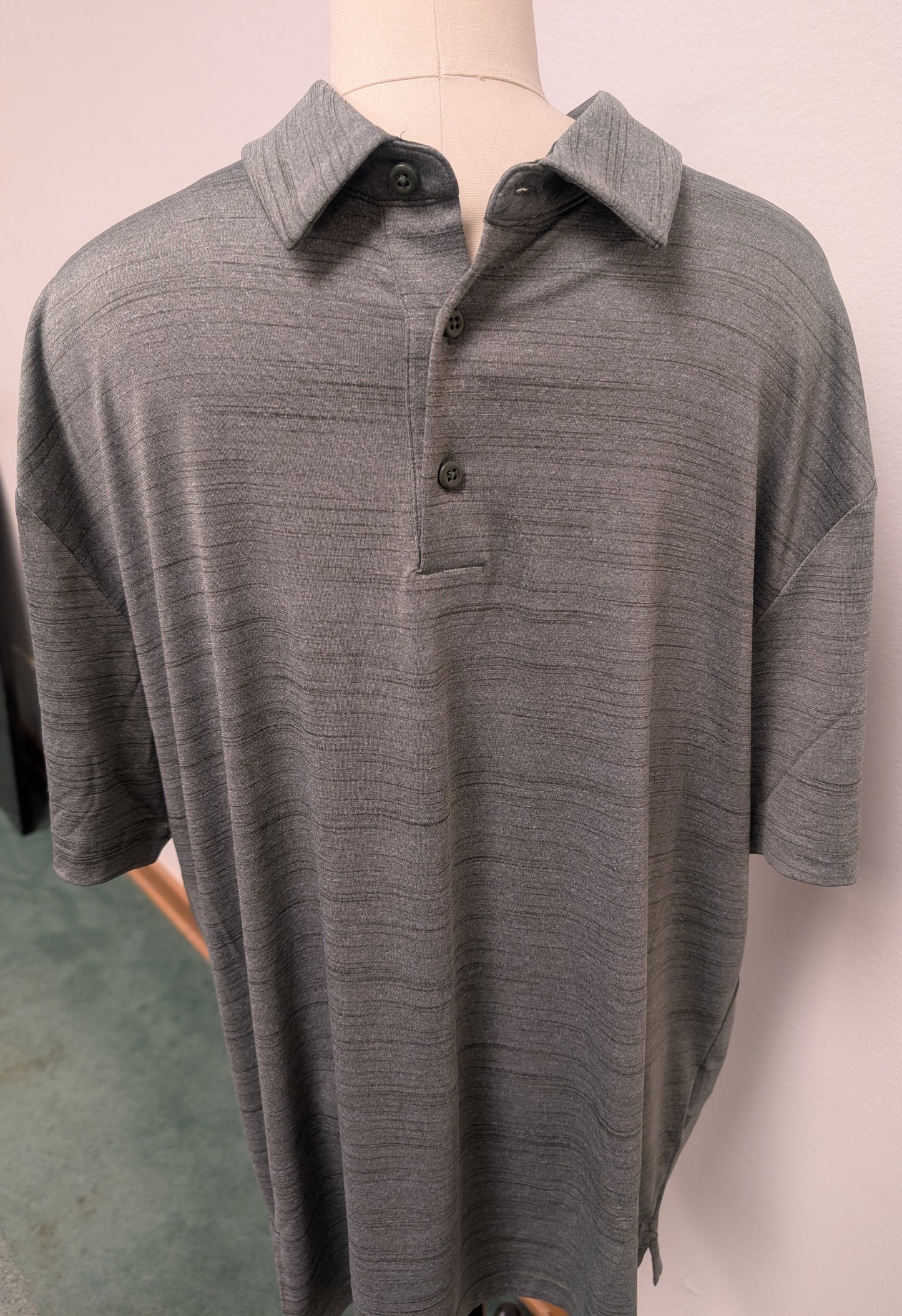 UNDER ARMOUR - DOWNTOWN GREEN POLO *