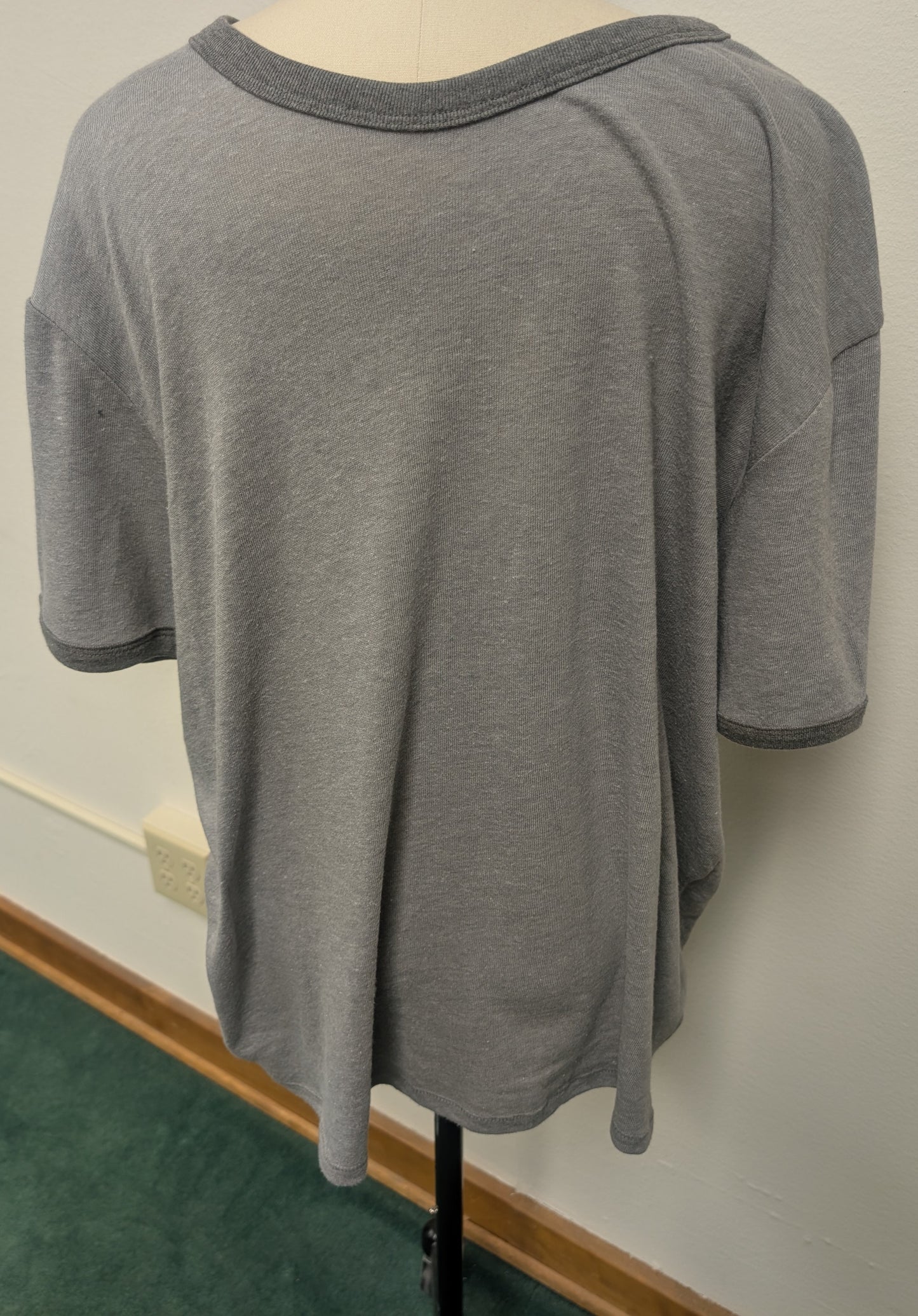 ALTERNATIVE - GREY SHORT SLEEVE *