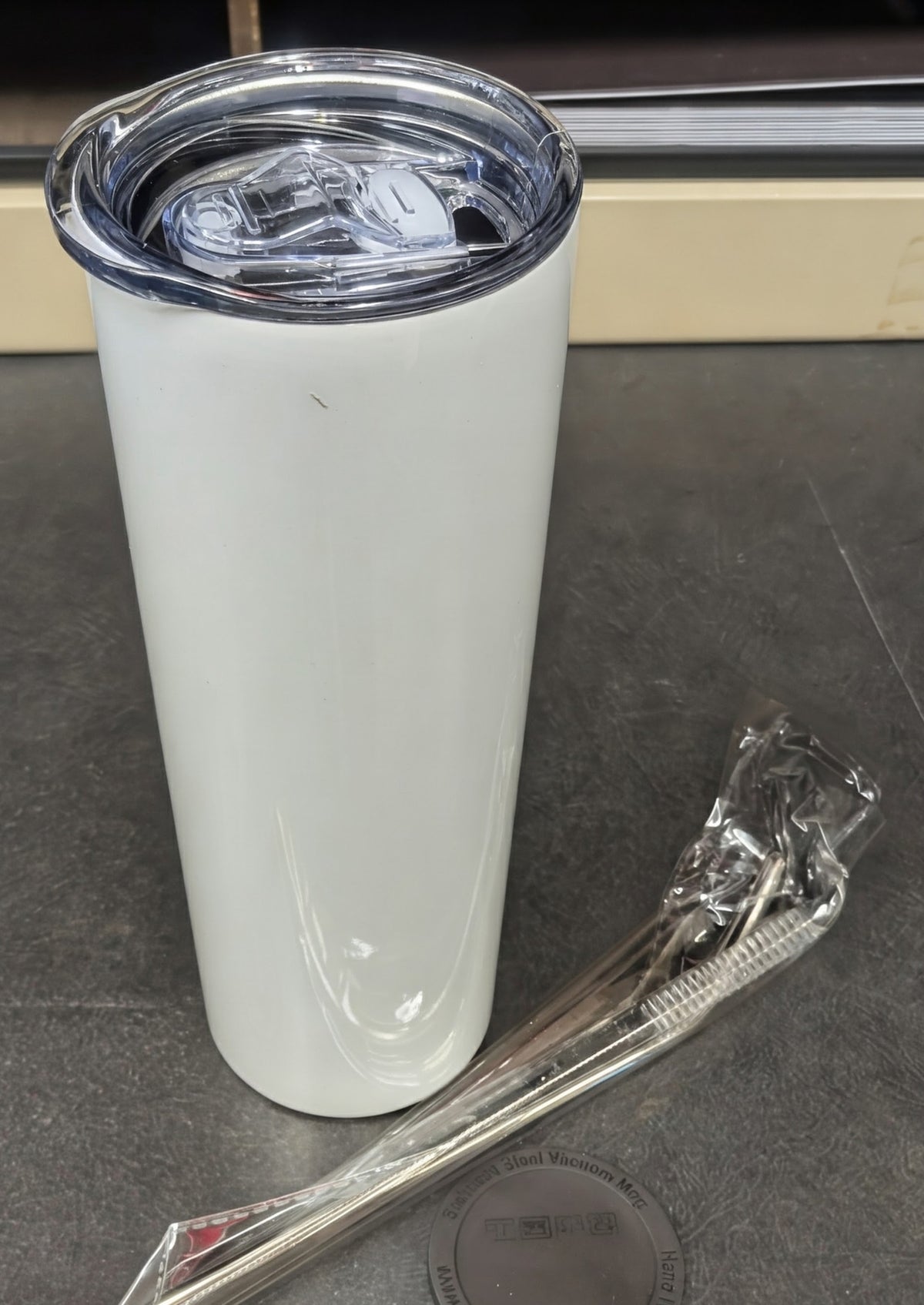 TUMBLERS 20 OZ W/STRAW